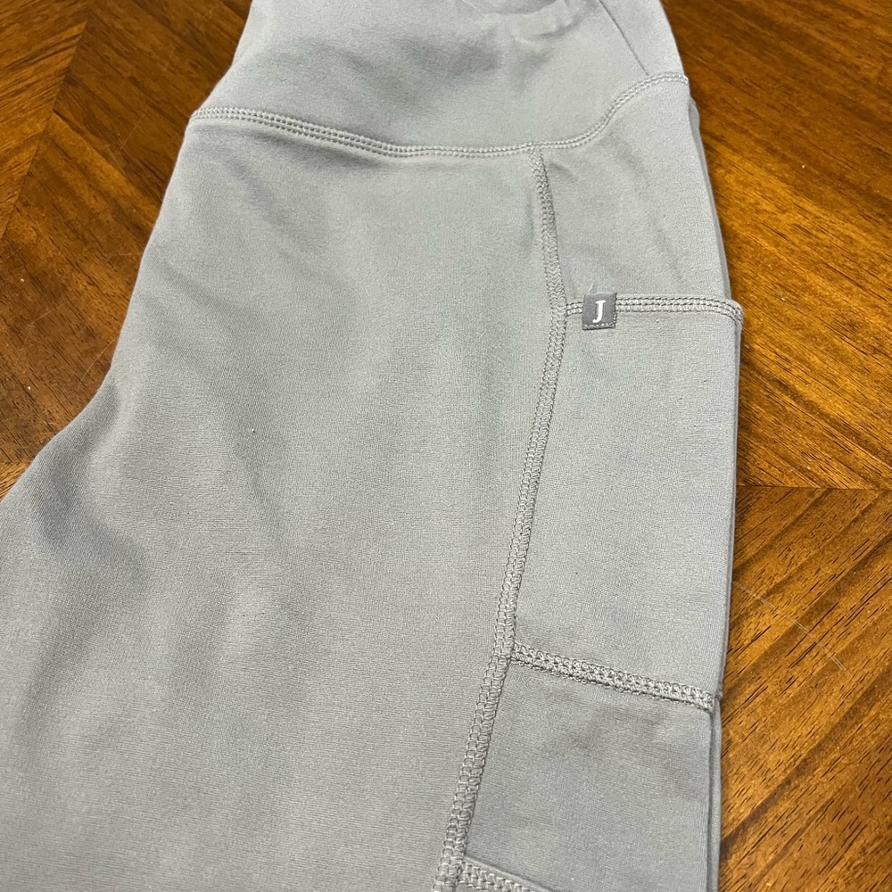 Jaanuu Women's Light Gray Active Leggings and top scrub set - Picture 3 of 3
